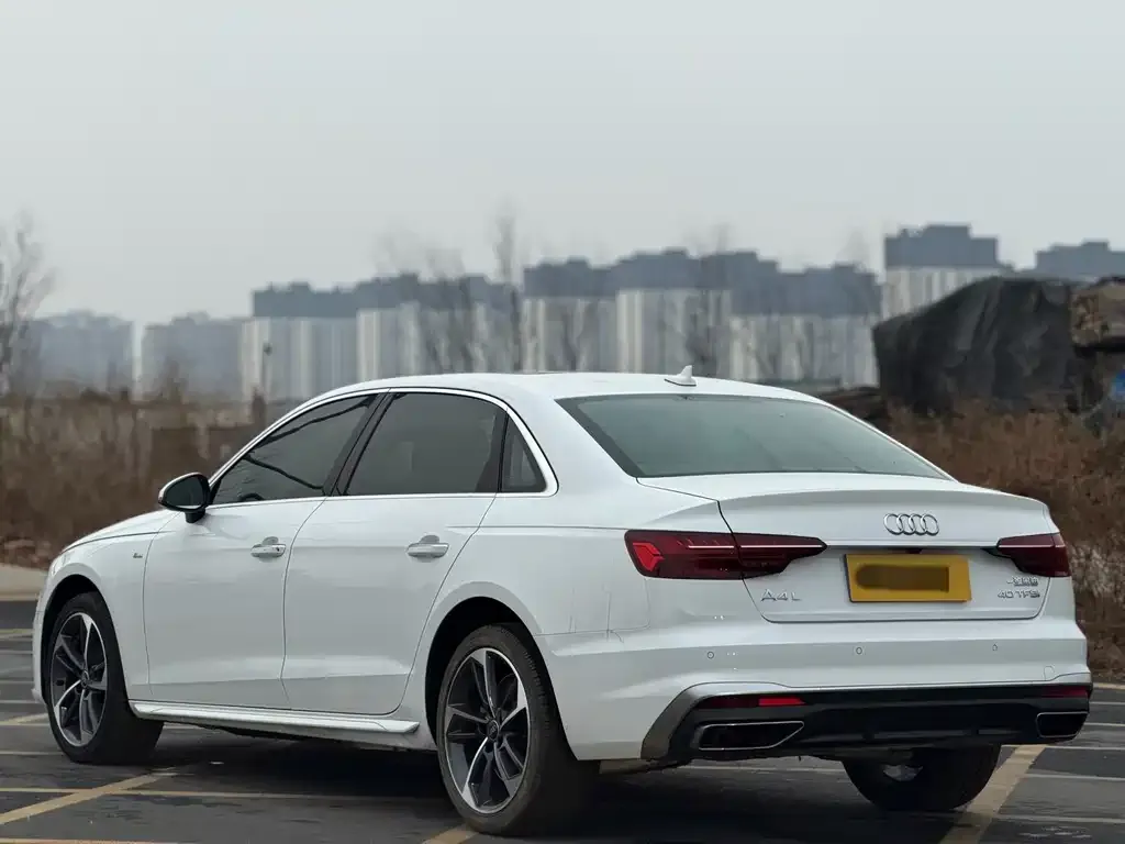 Audi A4L 2022 из CN, фото 2