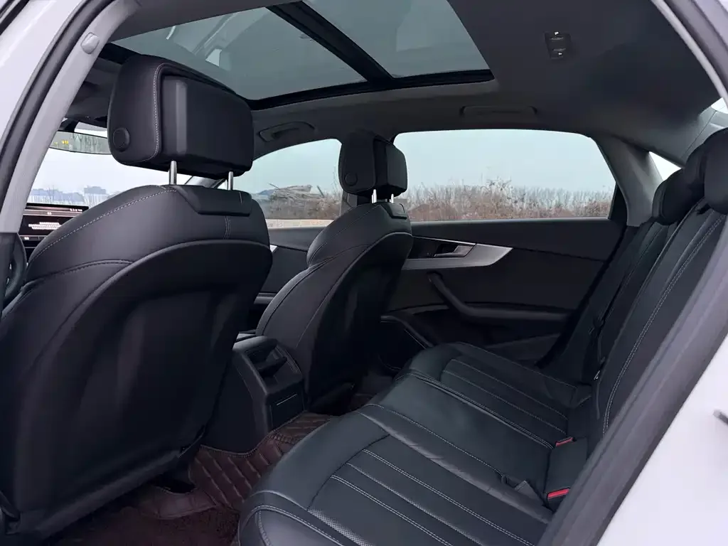 Audi A4L 2022 из CN, фото 10