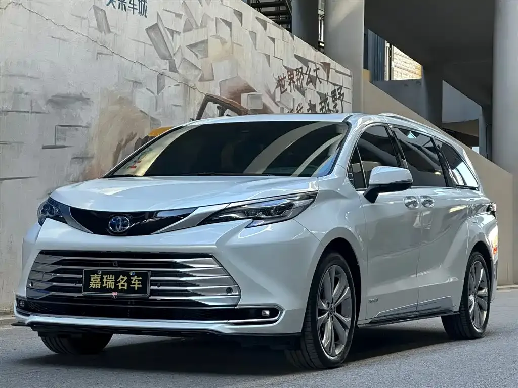 Toyota Sienna 2023 из CN, фото 1