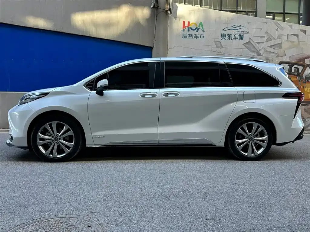 Toyota Sienna 2023 из CN, фото 10