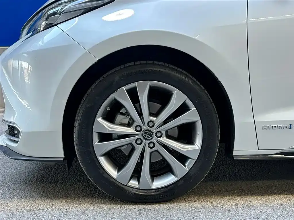 Toyota Sienna 2023 из CN, фото 4