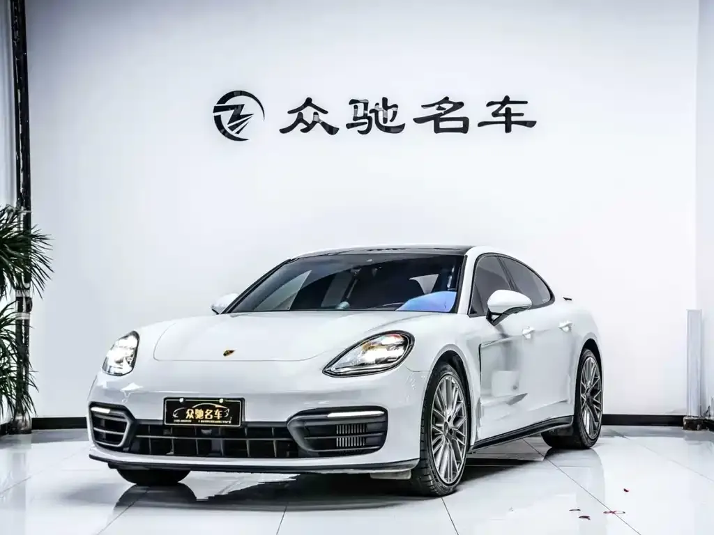 Porsche Panamera — фото 1
