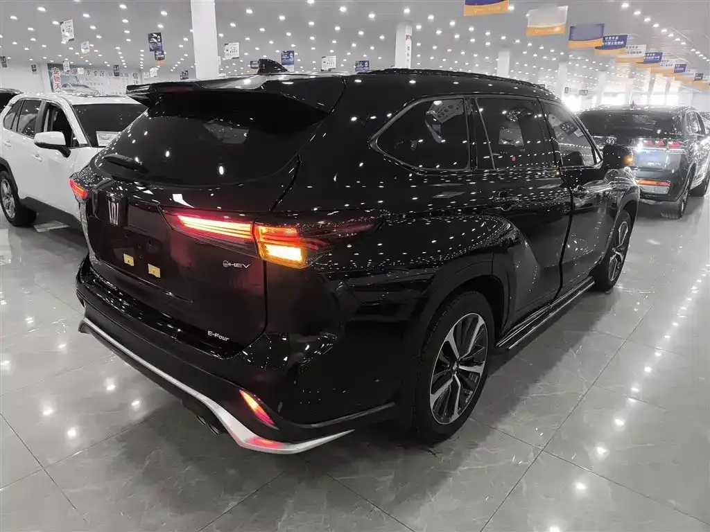 Toyota Crown Kluger 2025 из CN, фото 8