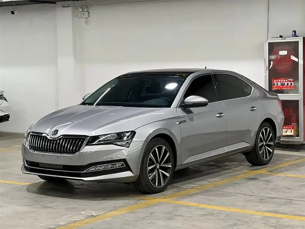 Skoda Superb — фото 1