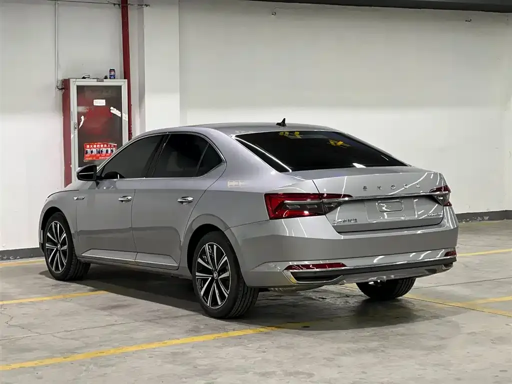 Skoda Superb — фото 5