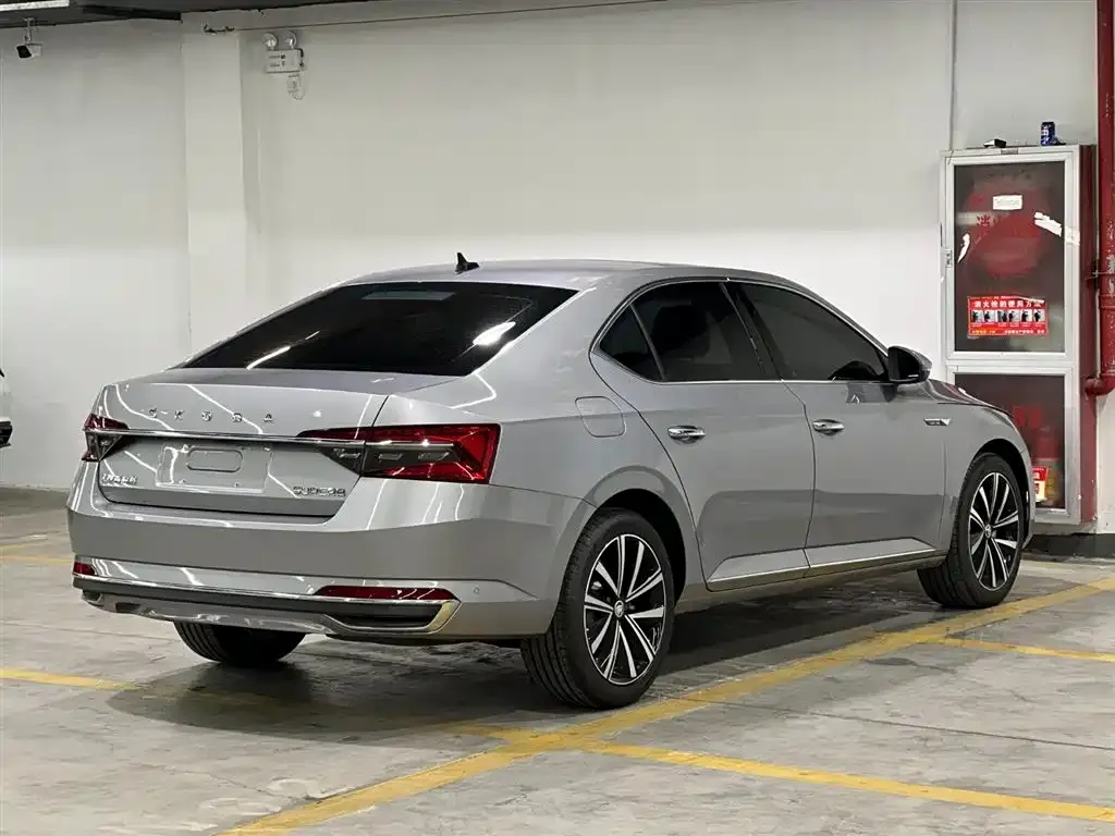 Skoda Superb — фото 8