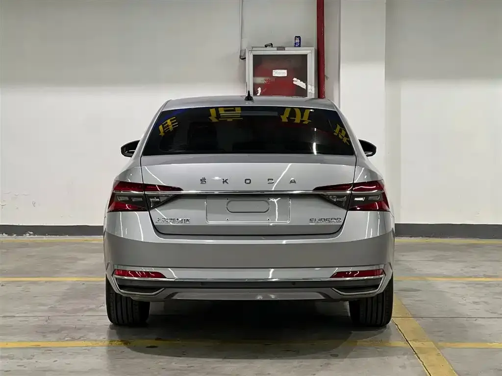 Skoda Superb — фото 2