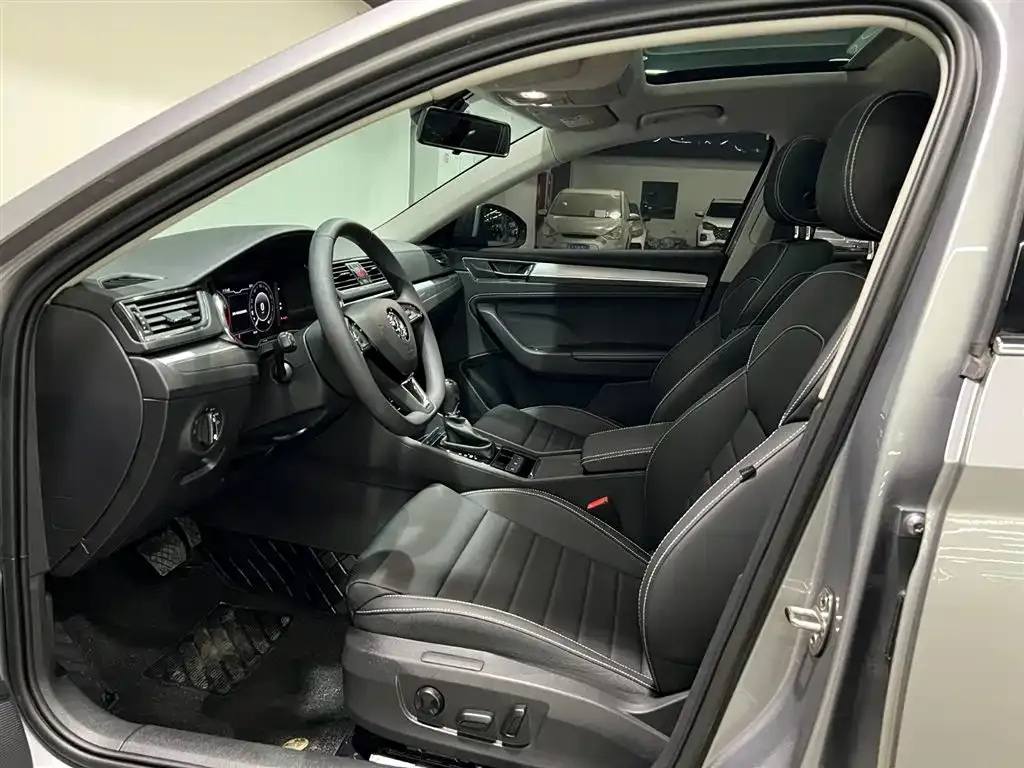 Skoda Superb — фото 9