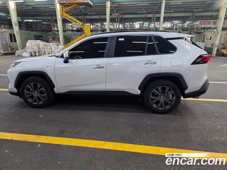 Toyota RAV4 — фото 5