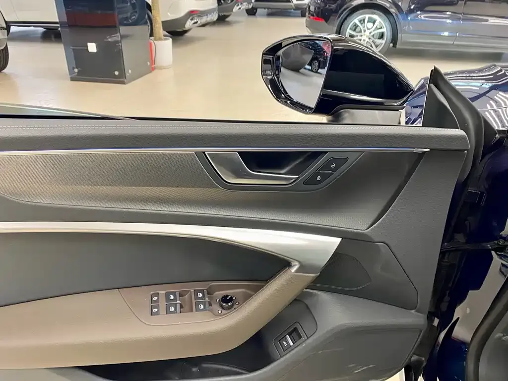 Audi A7L 2023 из CN, фото 2