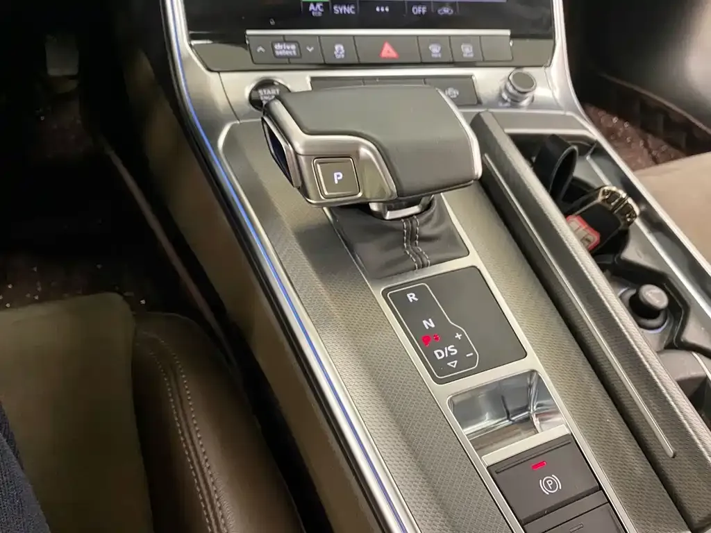 Audi A7L 2023 из CN, фото 4