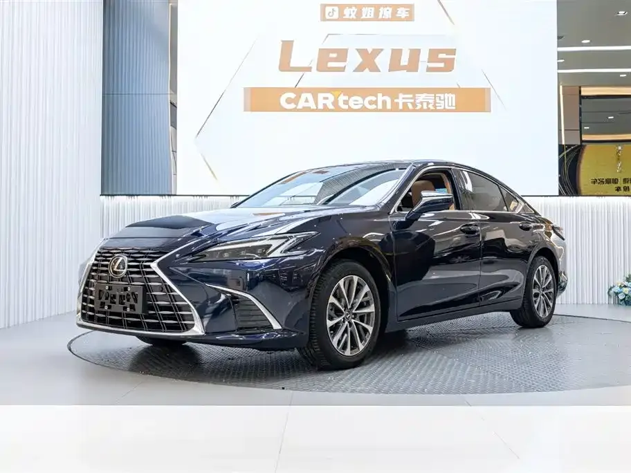 Lexus ES — фото 1