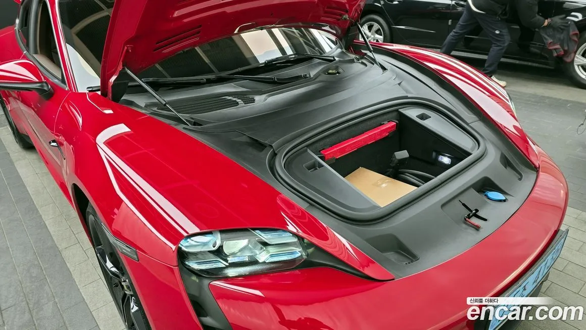 Porsche Taycan 2021 из KR, фото 4
