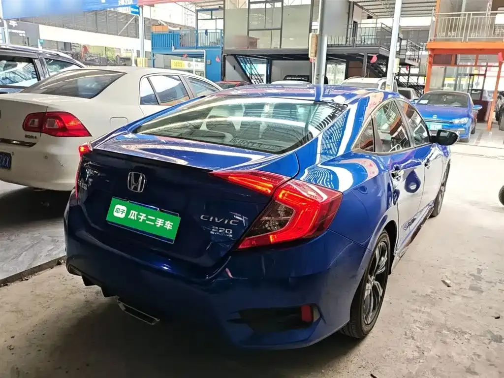 Honda Civic — фото 8