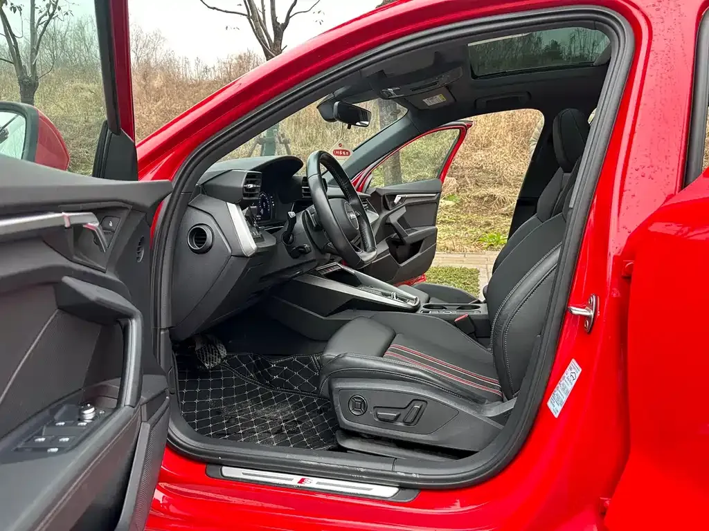 Audi A3 2023 из CN, фото 4