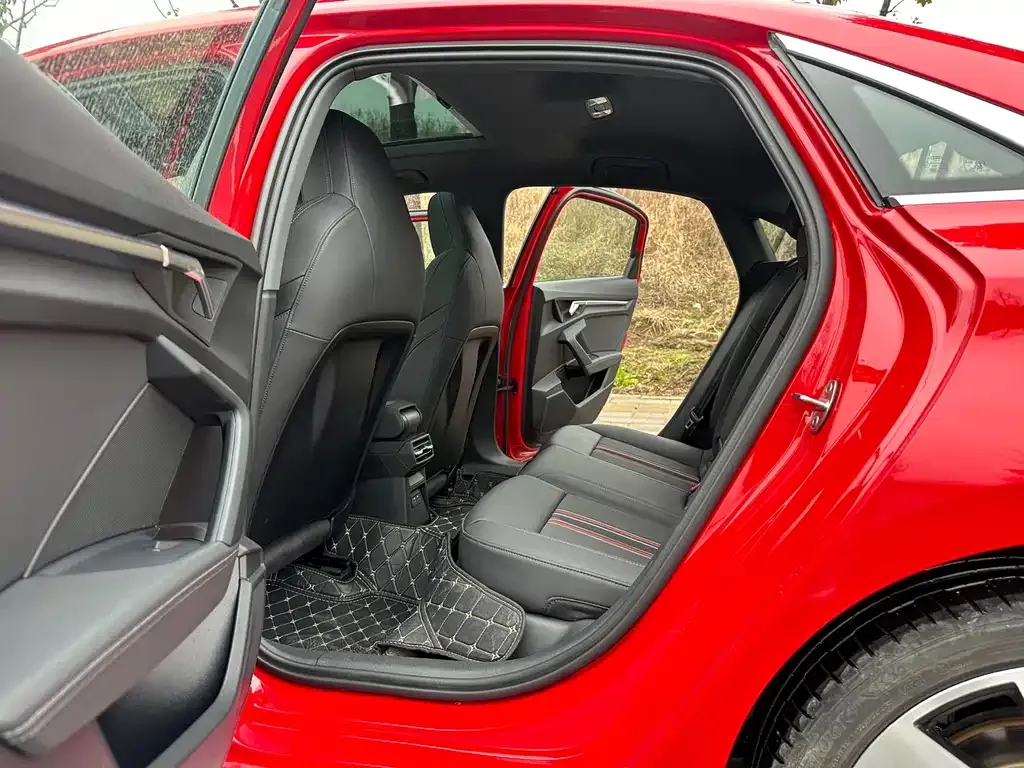 Audi A3 2023 из CN, фото 3