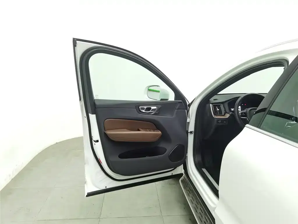Volvo XC60 2022 из CN, фото 4