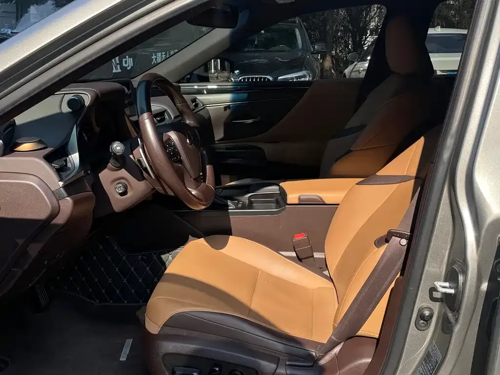 Lexus ES 2021 из CN, фото 2