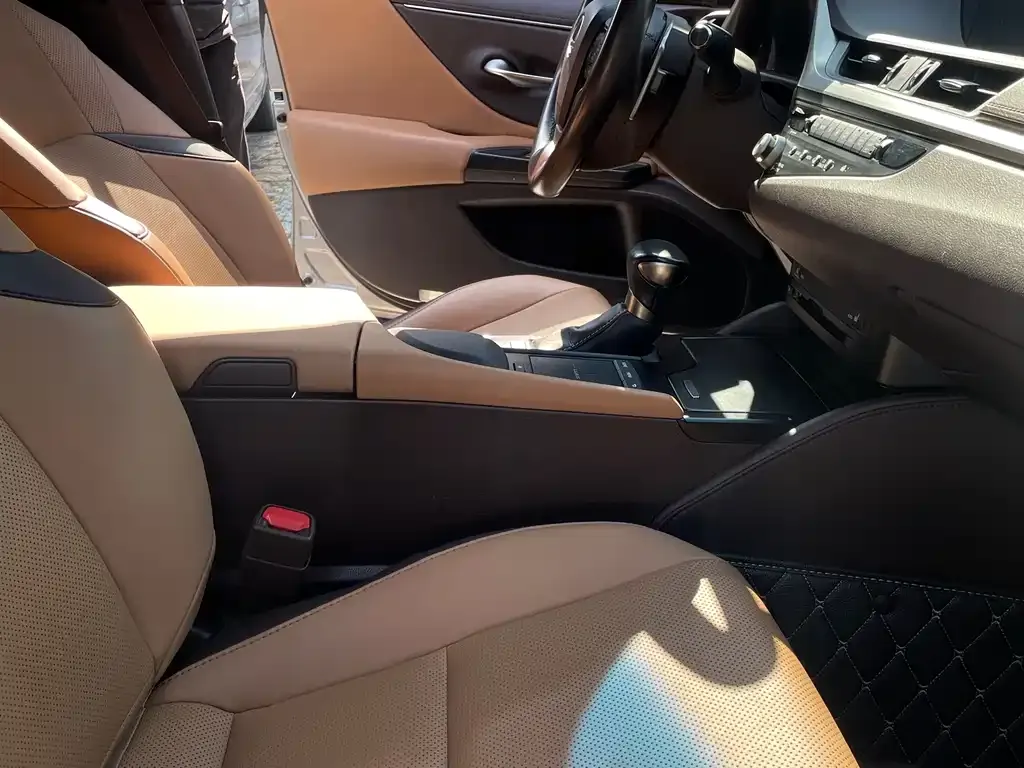 Lexus ES 2021 из CN, фото 9