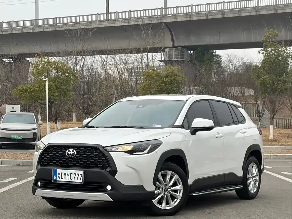Toyota Corolla Cross 2023 из CN, фото 1