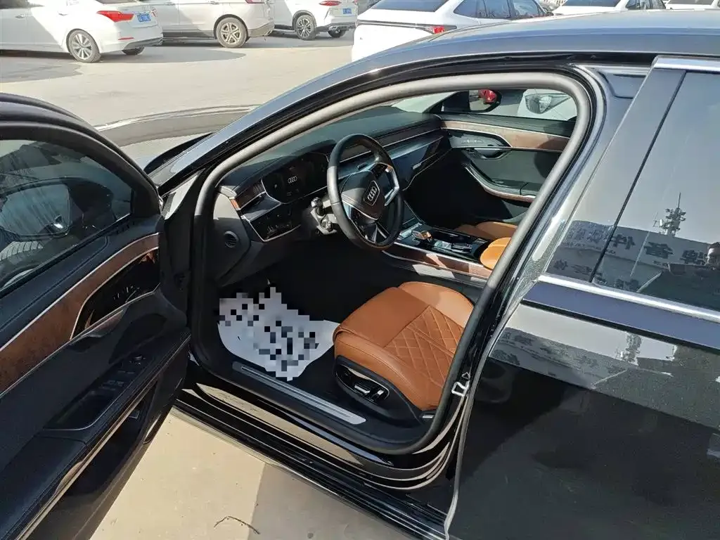 Audi A8 2022 из CN, фото 5