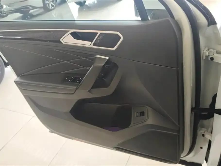Volkswagen Tiguan L 2023 из CN, фото 3