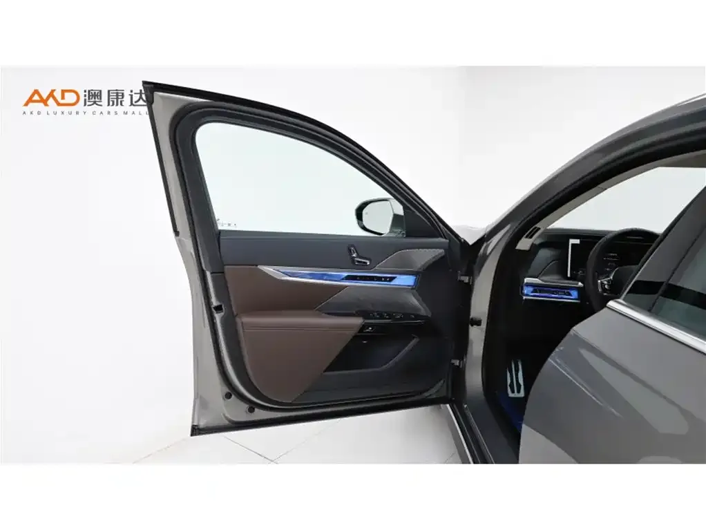 BMW 7 Series 2025 из CN, фото 10