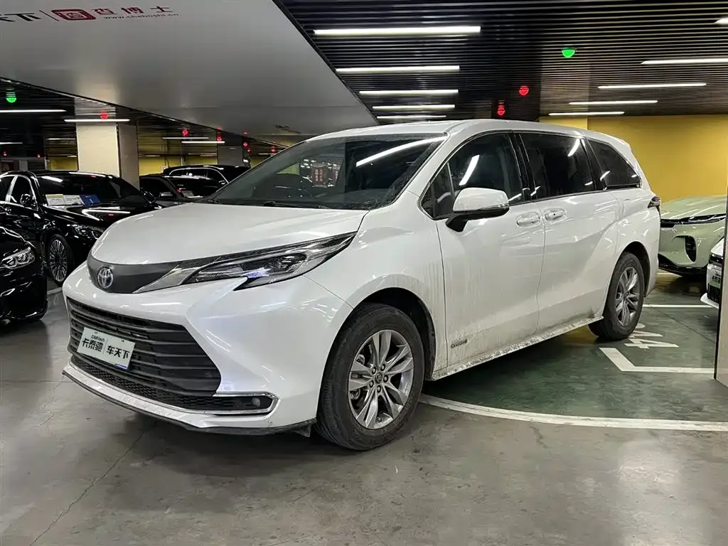 Toyota Sienna 2024 из CN, фото 1