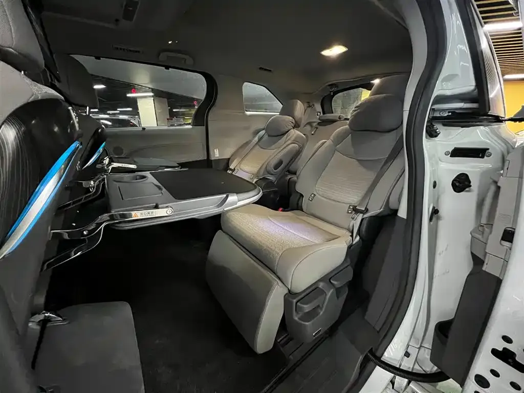 Toyota Sienna 2024 из CN, фото 8
