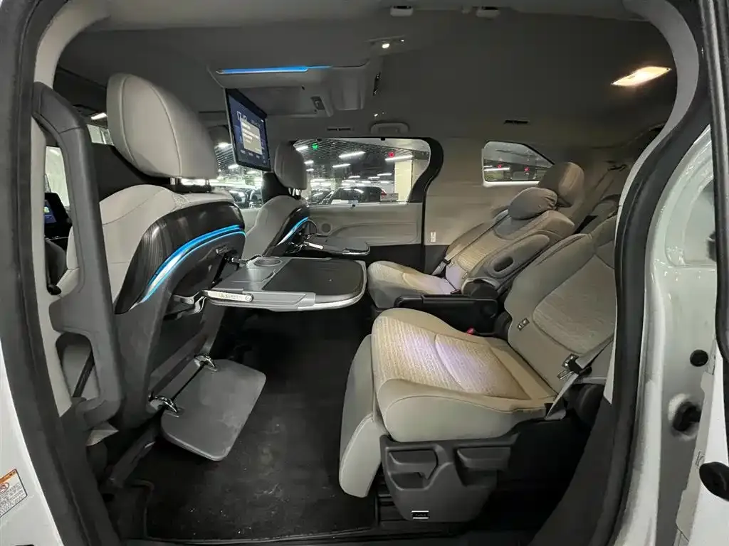 Toyota Sienna 2024 из CN, фото 3