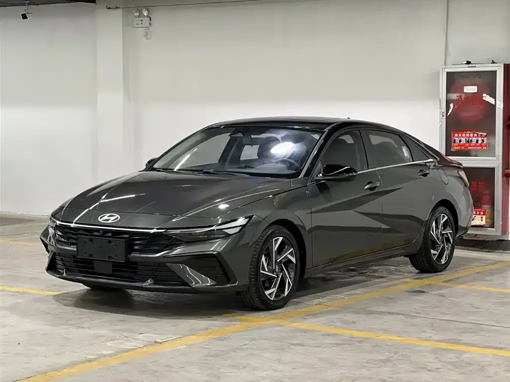 Hyundai Elantra 2023 из CN, фото 1