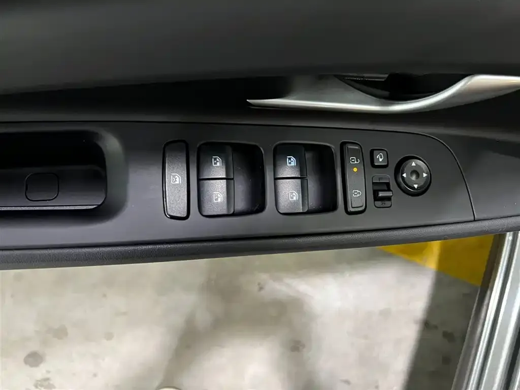 Hyundai Elantra 2023 из CN, фото 2