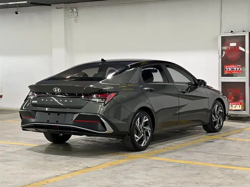 Hyundai Elantra 2023 из CN, фото 8