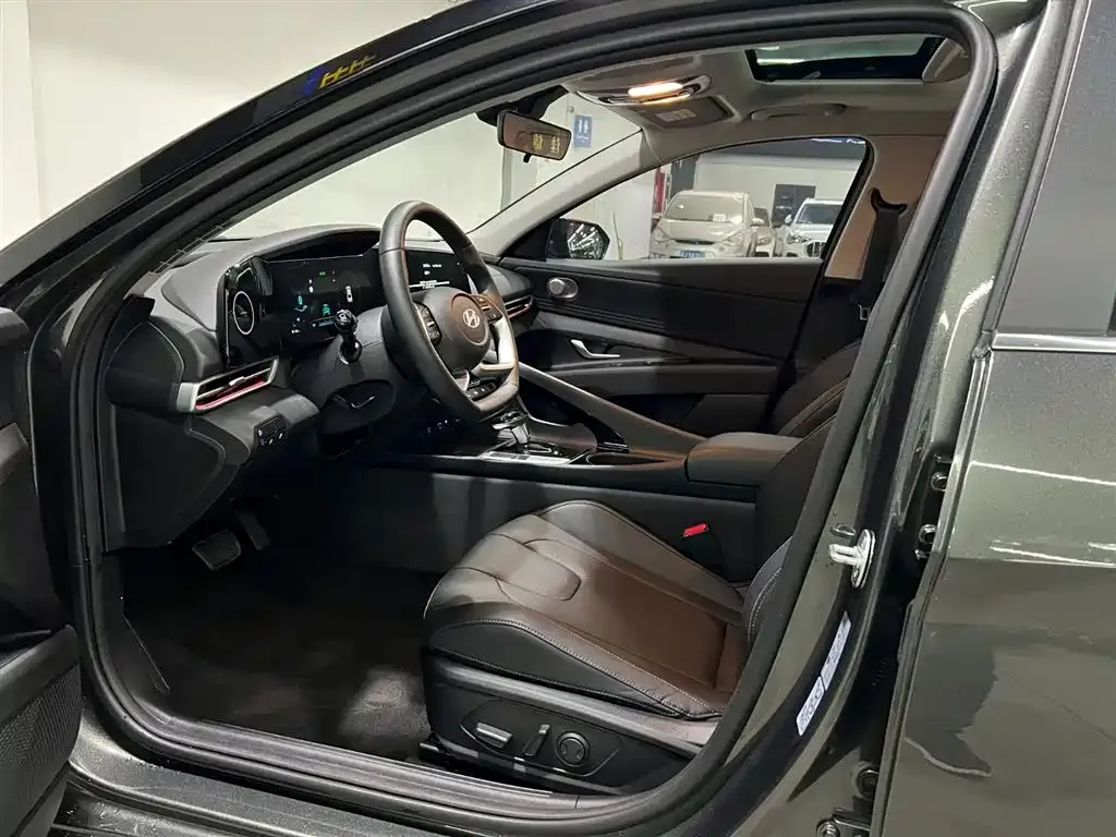 Hyundai Elantra 2023 из CN, фото 6