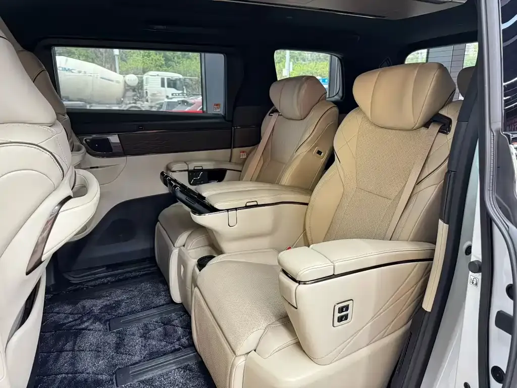 Toyota Alphard 2024 из CN, фото 10