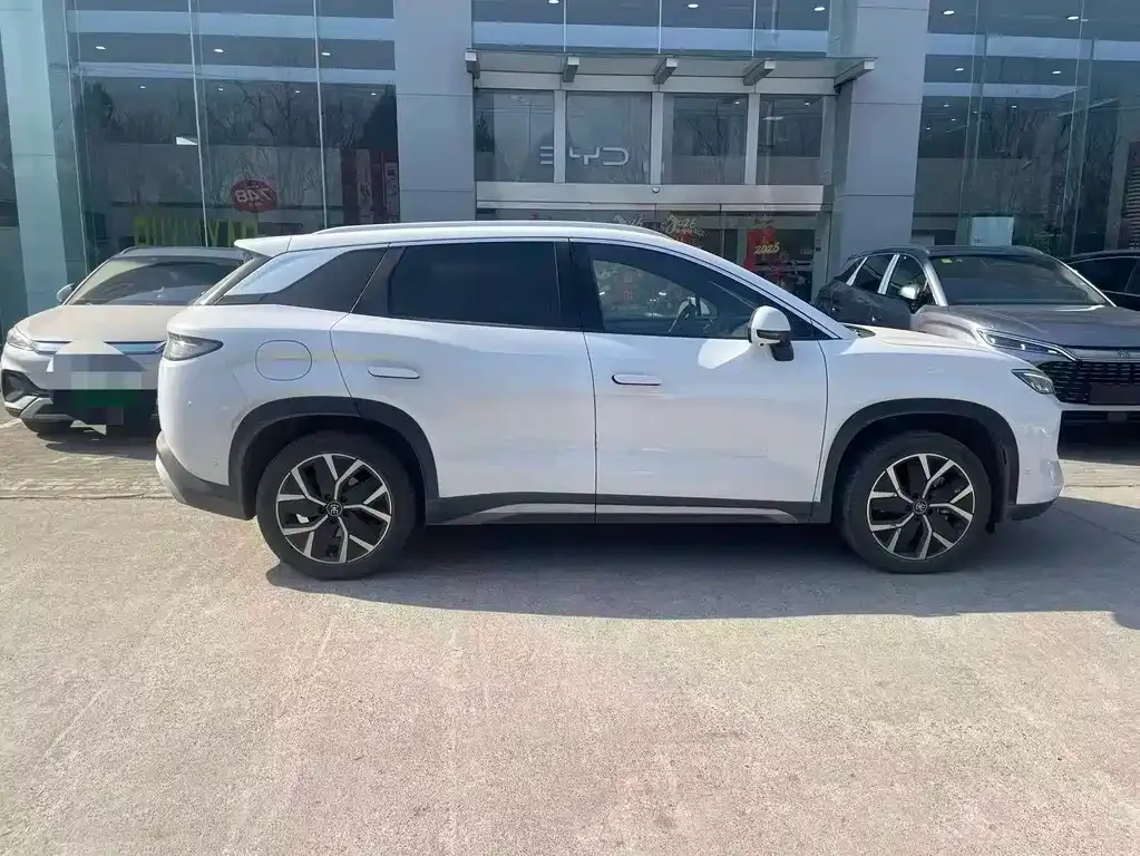 BYD L DM-i — фото 3