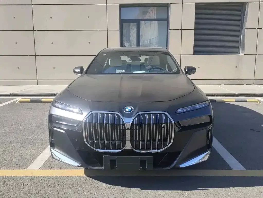 BMW i7 — фото 9