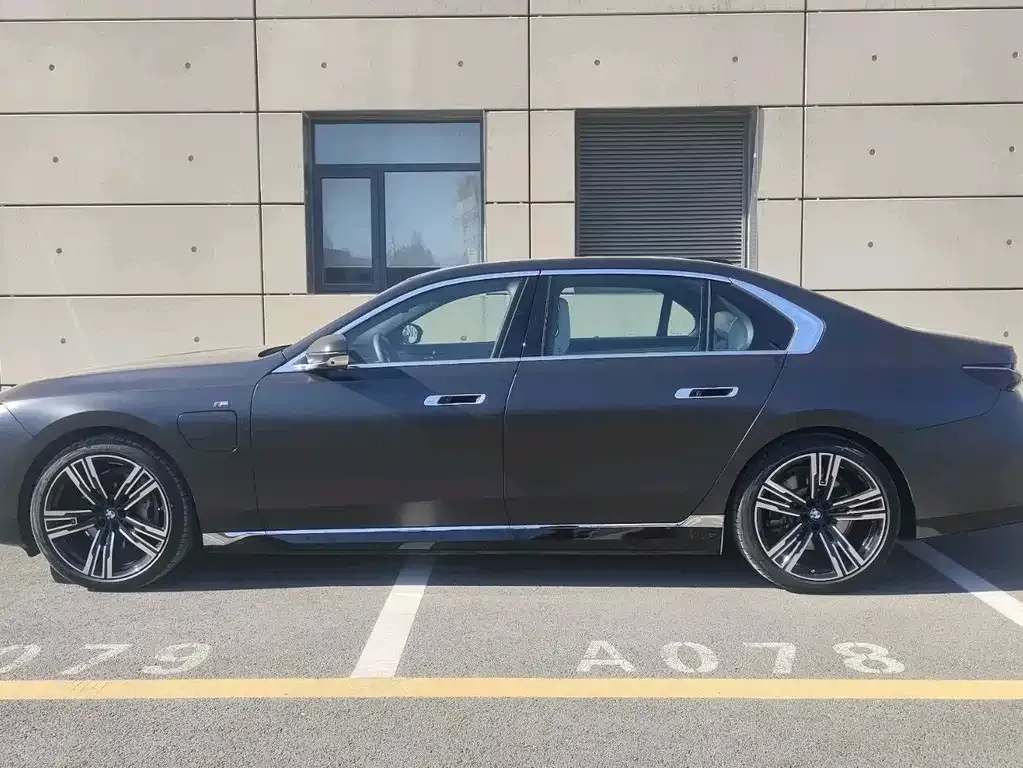 BMW i7 — фото 5