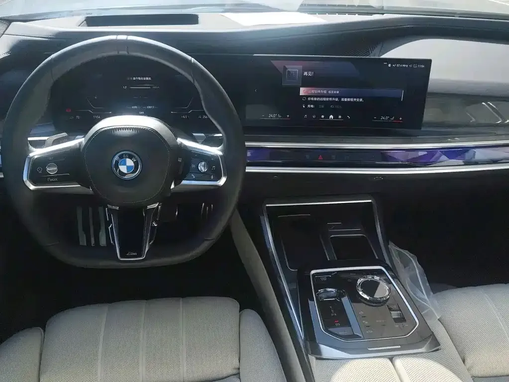 BMW i7 — фото 10