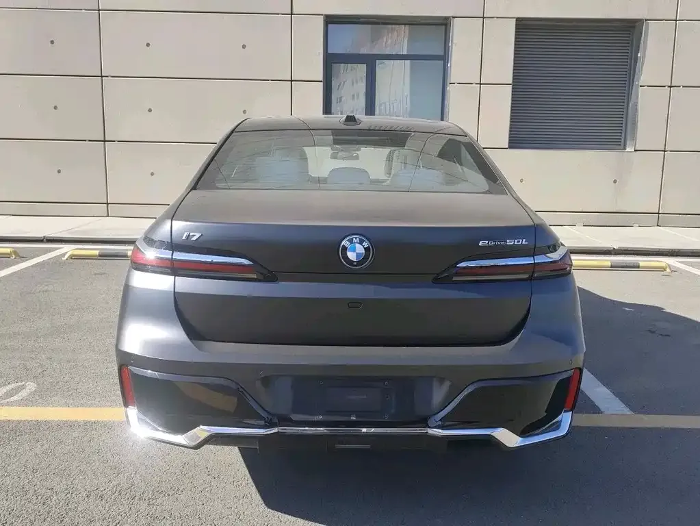 BMW i7 — фото 2