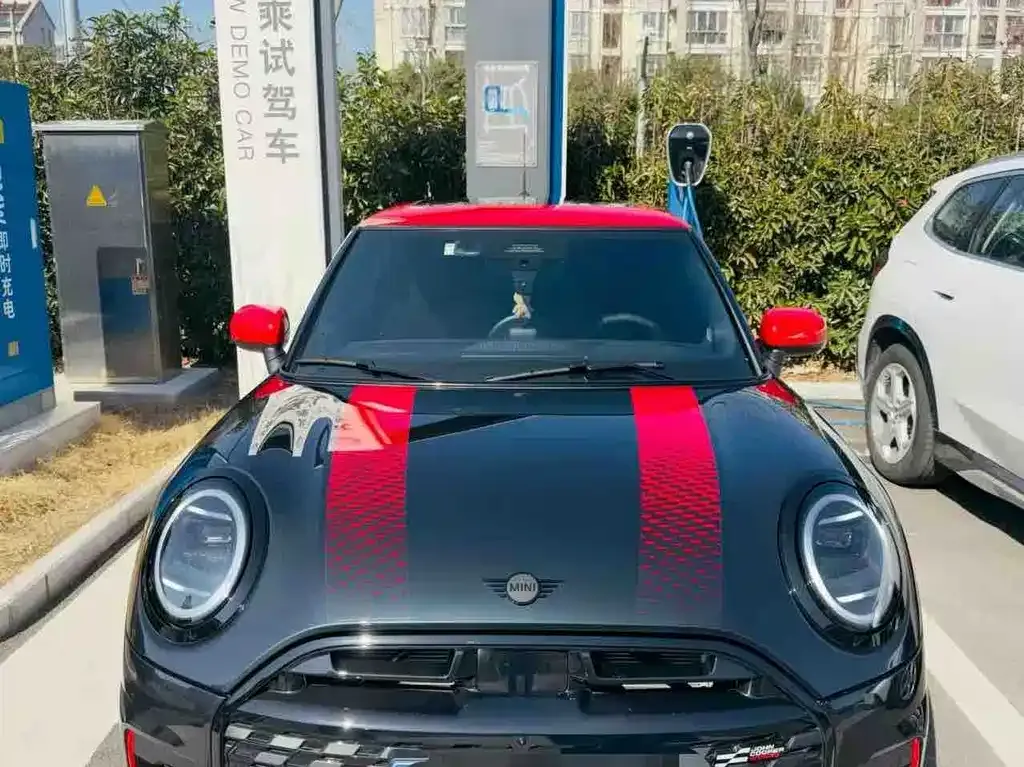 MINI JCW (John Cooper Works) — фото 1