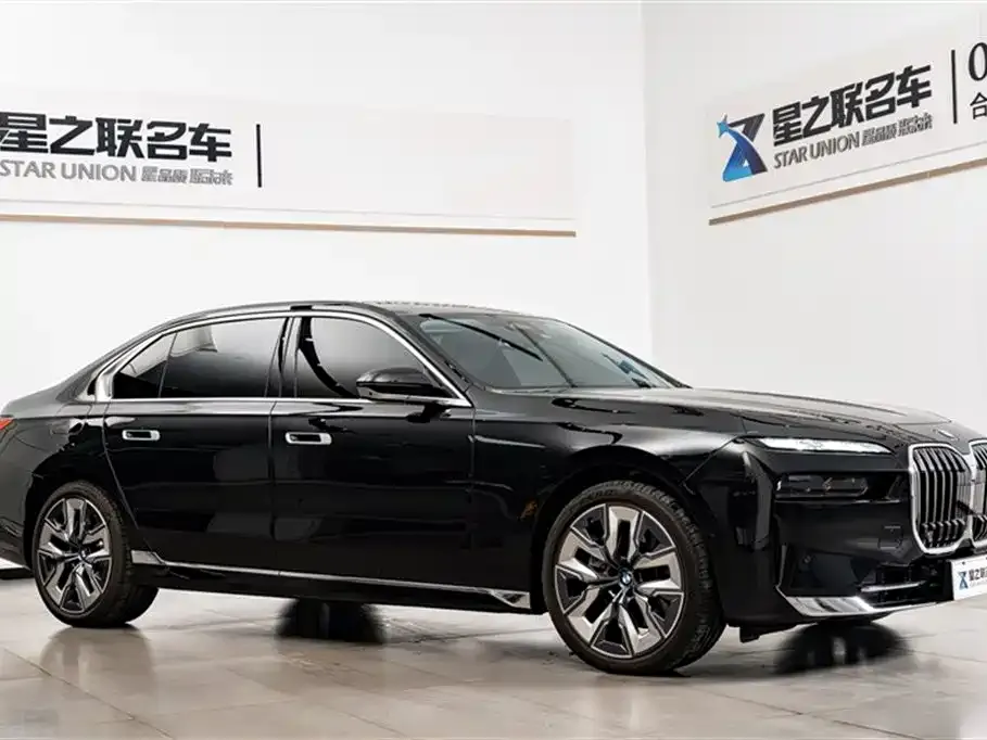 BMW 7 Series — фото 10