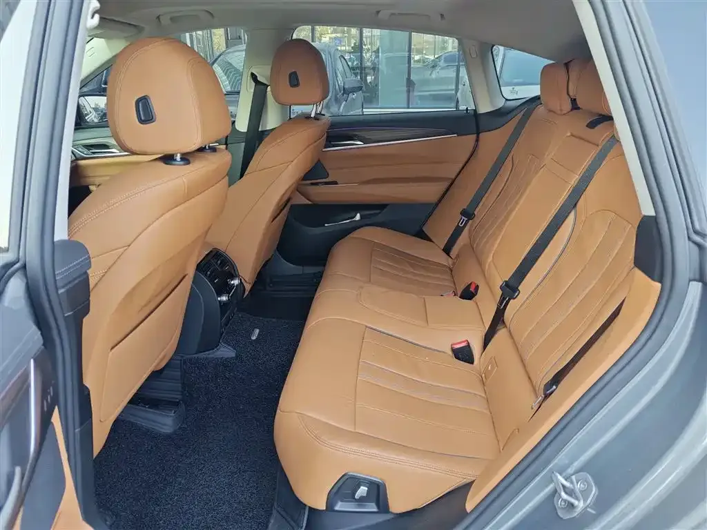 BMW 6 Series GT 2023 из CN, фото 2
