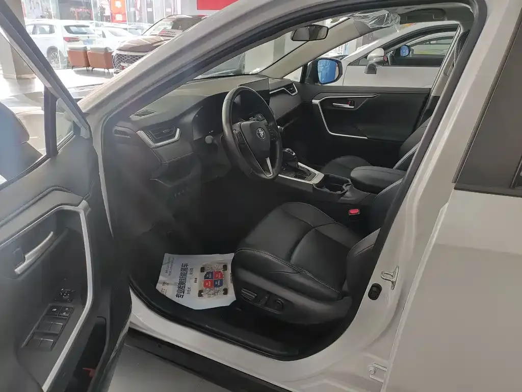 Toyota Wildlander 2023 из CN, фото 4