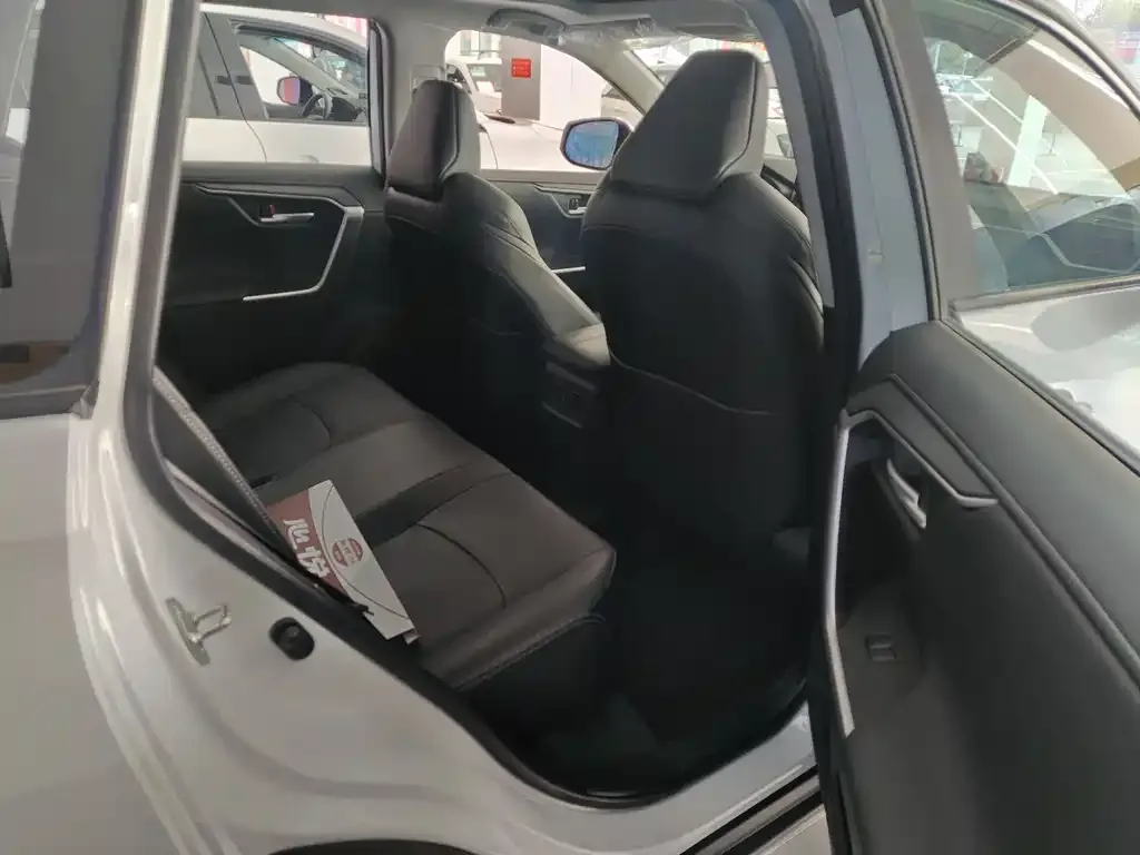 Toyota Wildlander 2023 из CN, фото 2