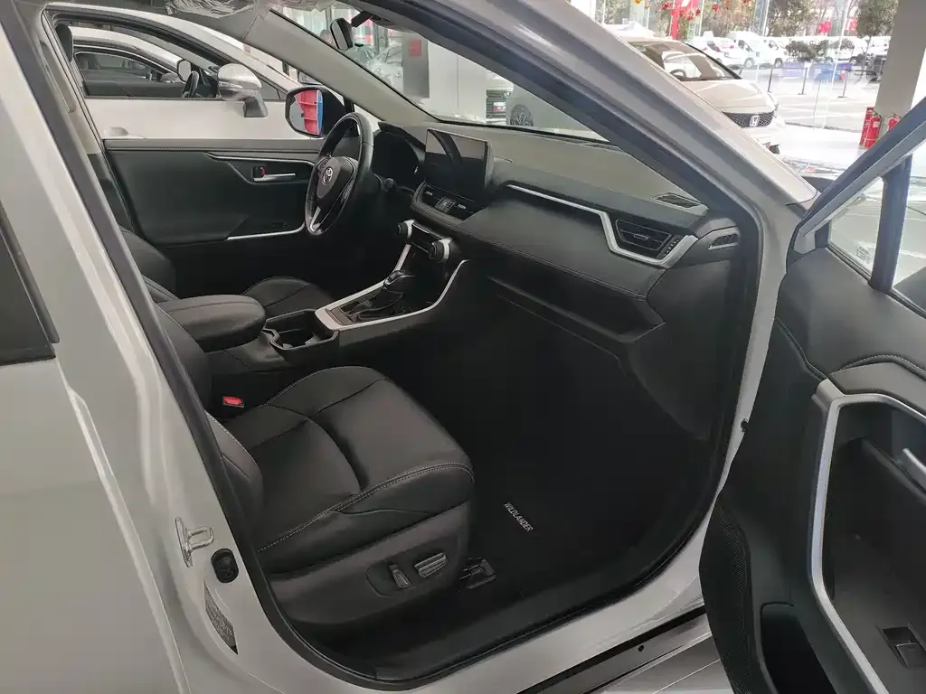 Toyota Wildlander 2023 из CN, фото 7