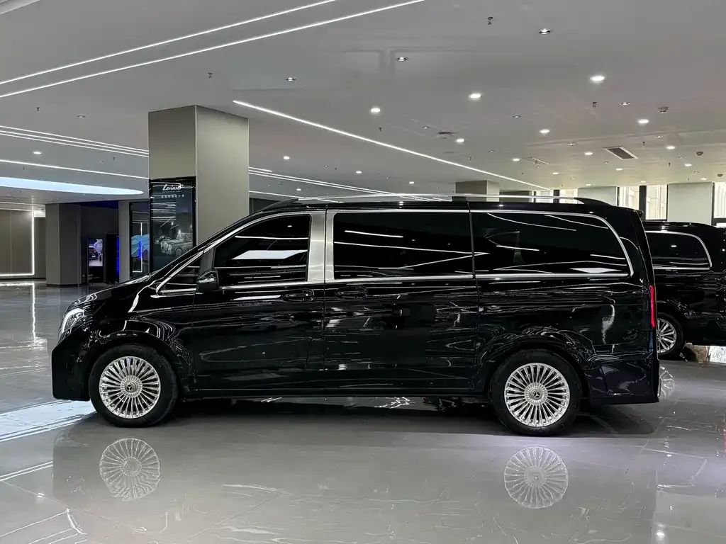 Mercedes-Benz V-Class 2023 из CN, фото 9