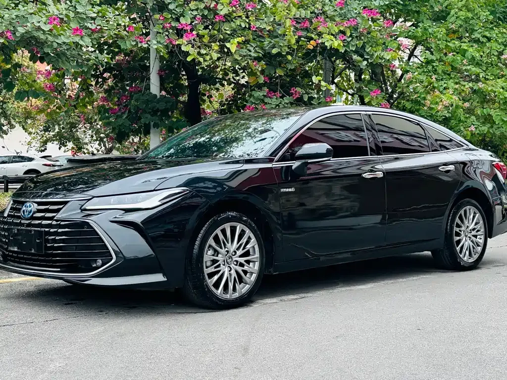 Toyota Avalon — фото 1