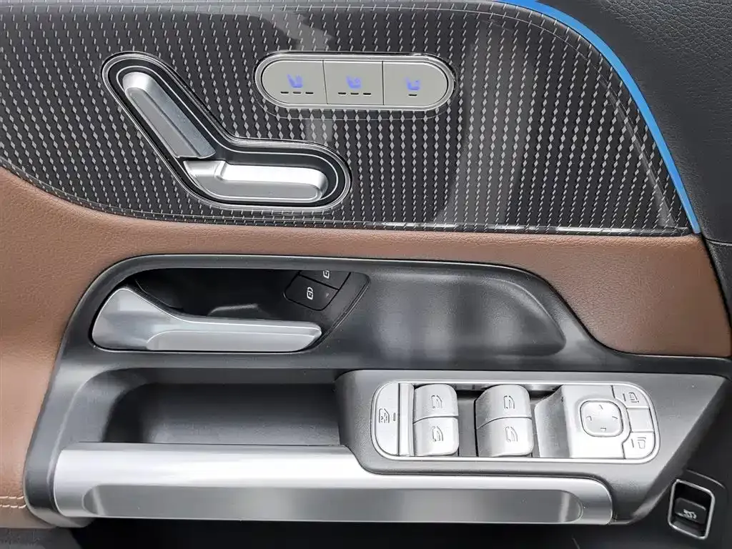 Mercedes-Benz GLB — фото 9