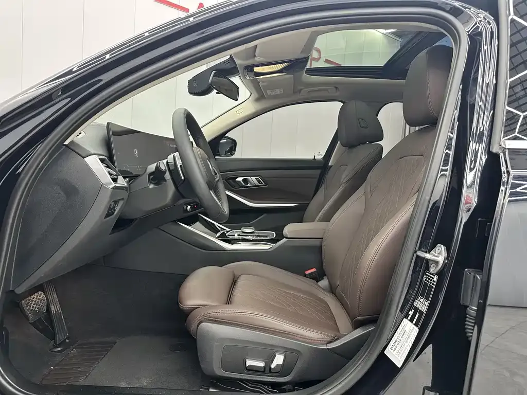 BMW 3 Series 2023 из CN, фото 10